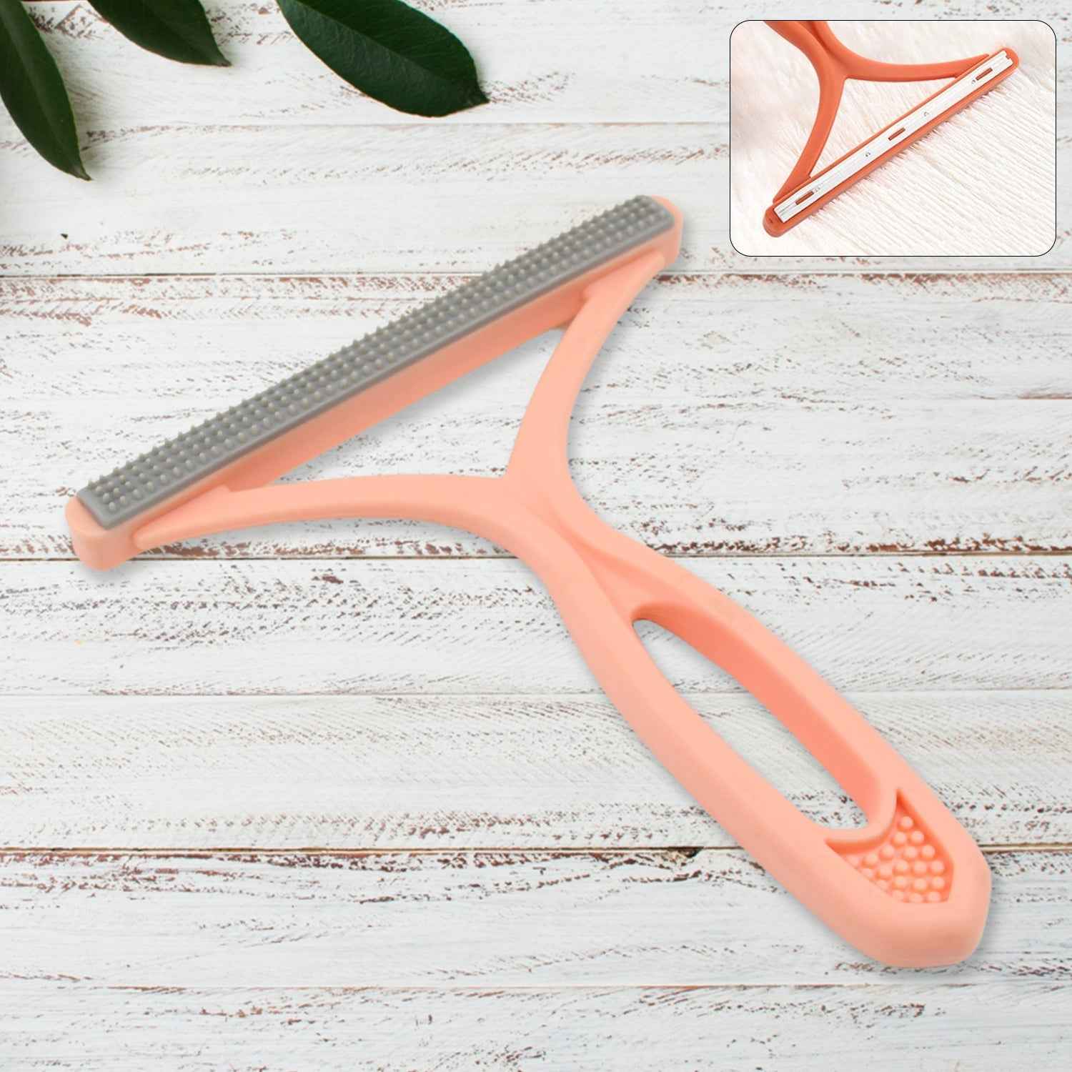 Ergonomic portable lint remover for clothes and furniture.