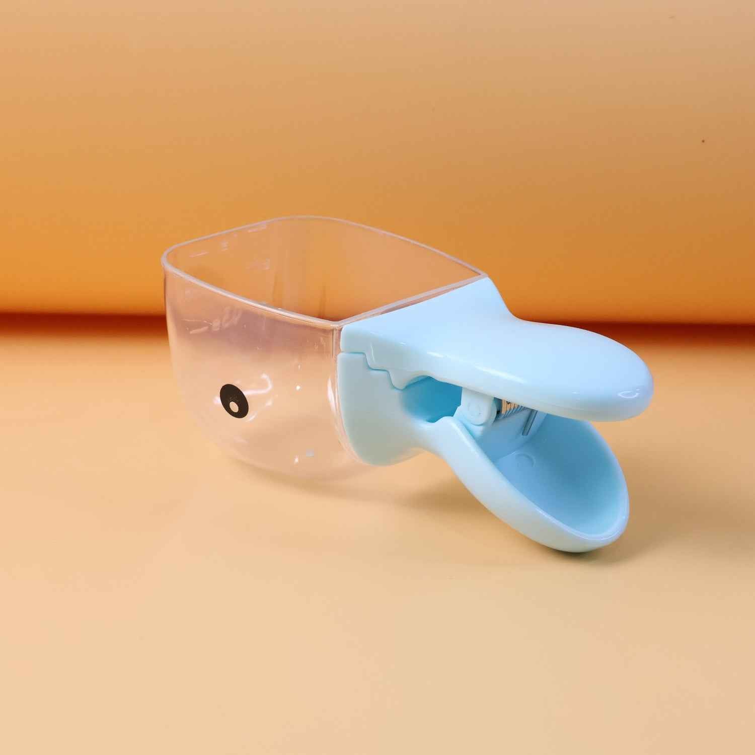 Pet Food Scoop with Bag Clip – Measure Portions & Seal Freshness