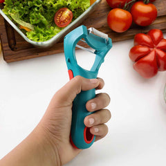 Compact 4-in-1 multi-use peeler for vegetables and fruits