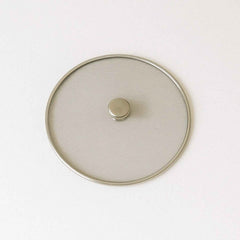 Stainless steel splatter guard with heat-resistant knob handle for safe use
