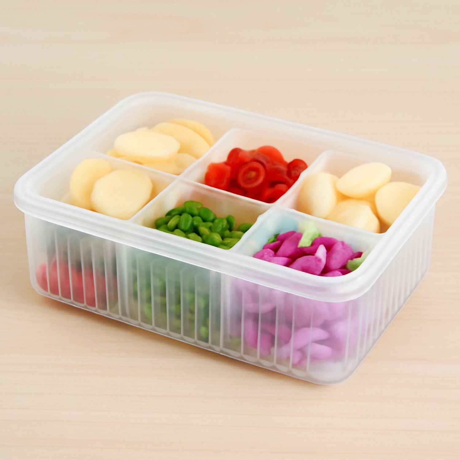 Clear plastic fridge storage box with a lid, perfect for organizing vegetables and food.