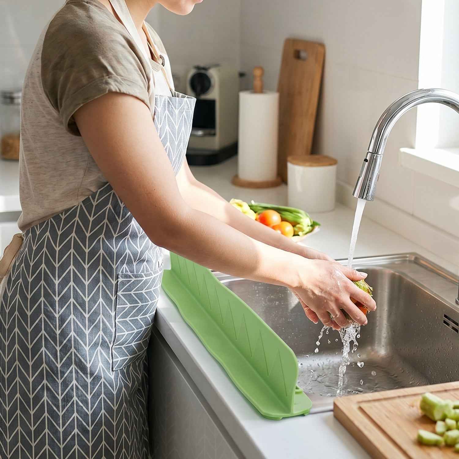 Kitchen Sink Splash Guard Ð Flexible Silicone Barrier for Countertop