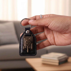 Military Tank Design Leather Finish Keychain – Vintage & Durable