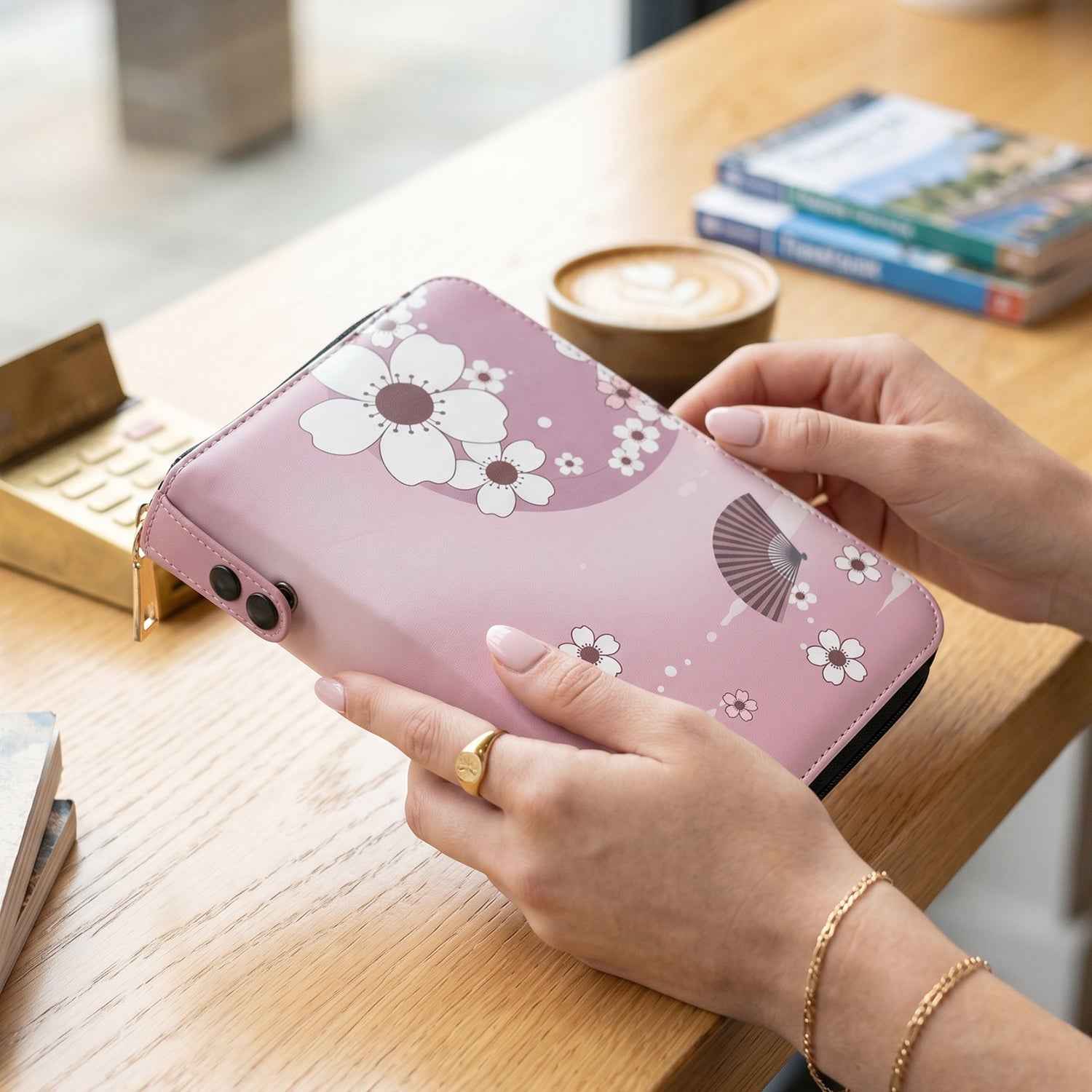 Makeup Organizer Bag Ð Elegant & Travel-Friendly Design