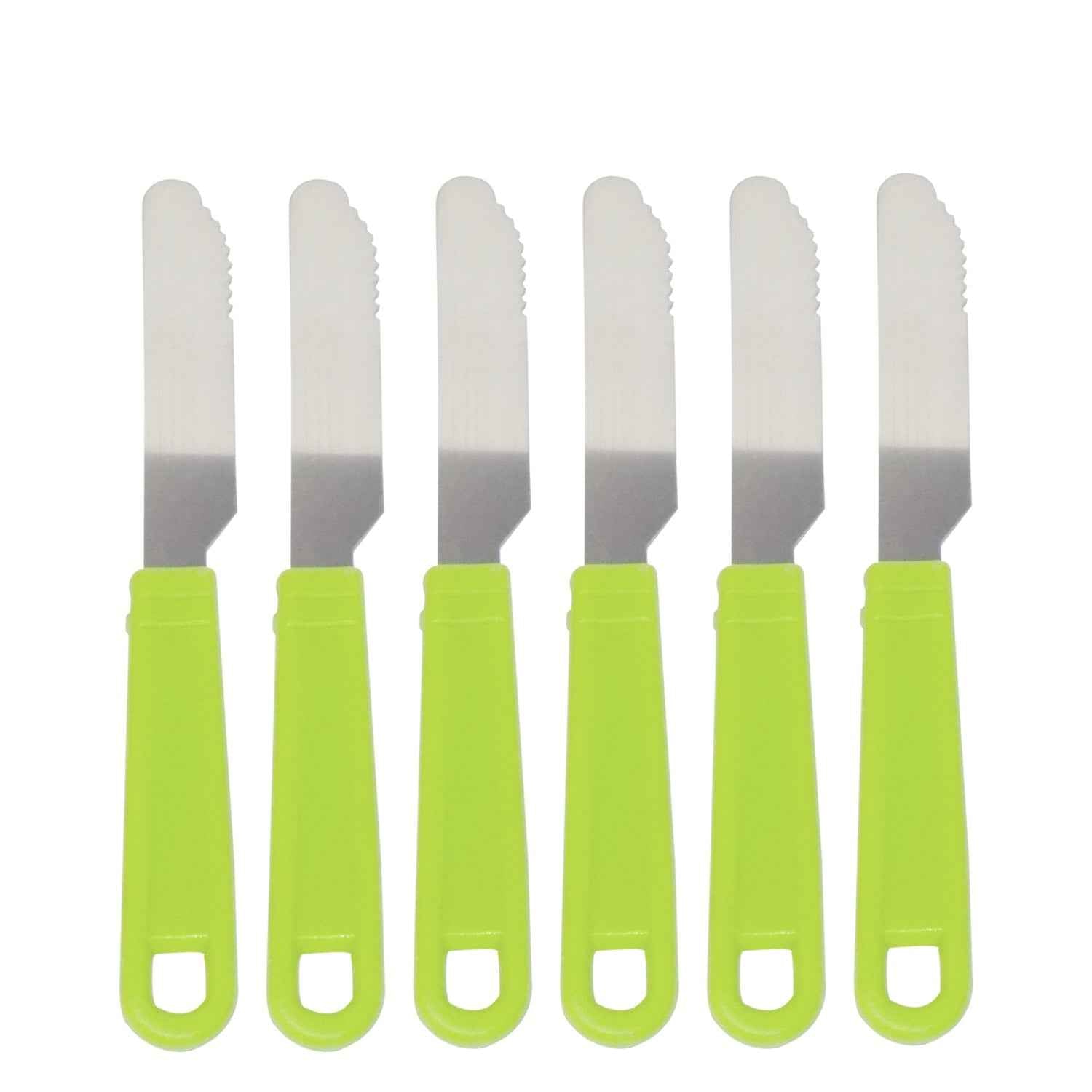 A butter knife from the premium stainless steel cutlery set, showcasing its design.