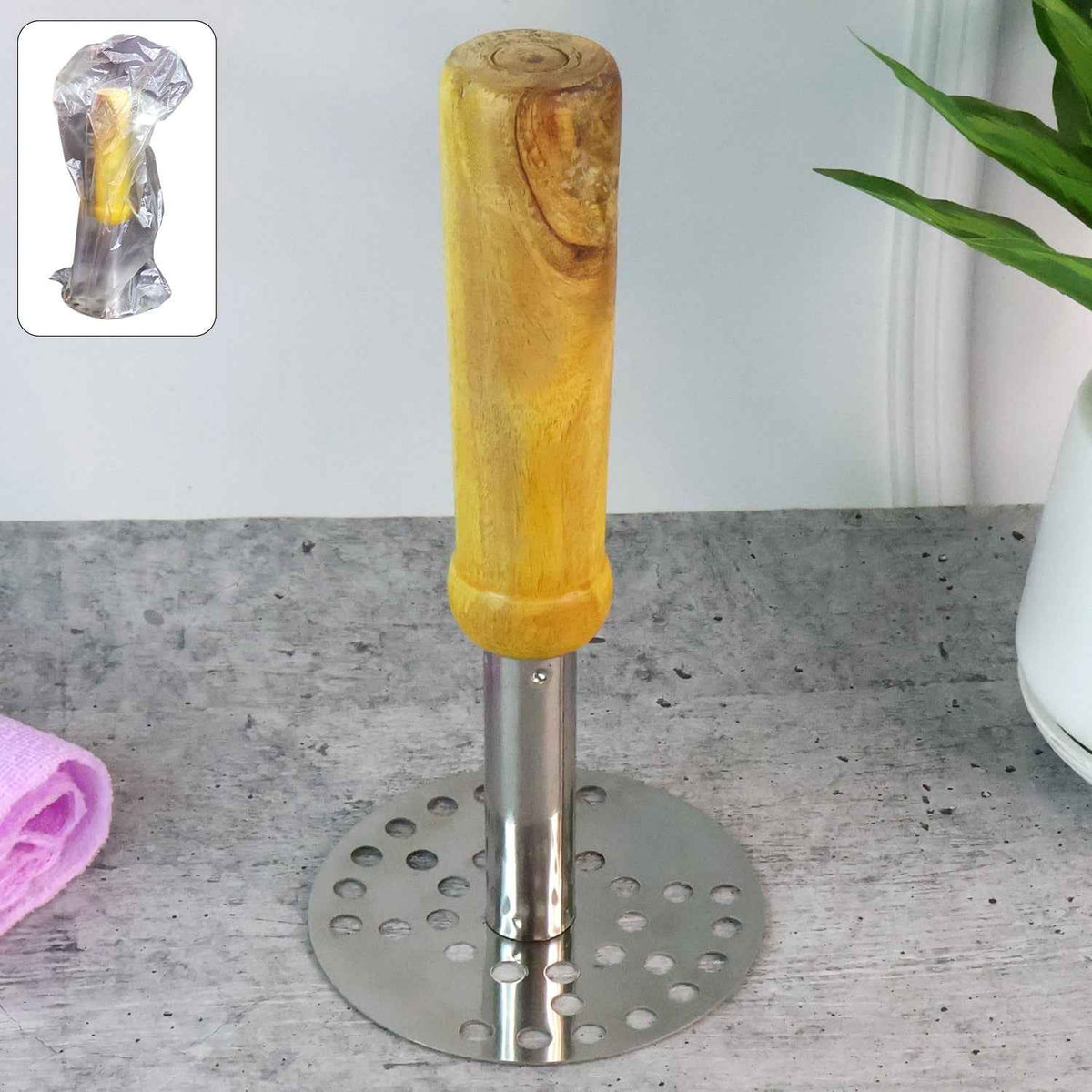 Stainless Steel Potato Masher – Ergonomic Wooden Handle | Quickslice