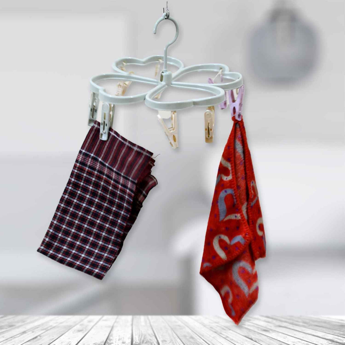 Cloth Drying Rack – Heart Shape with 8 Clips | Mini Bubbles
