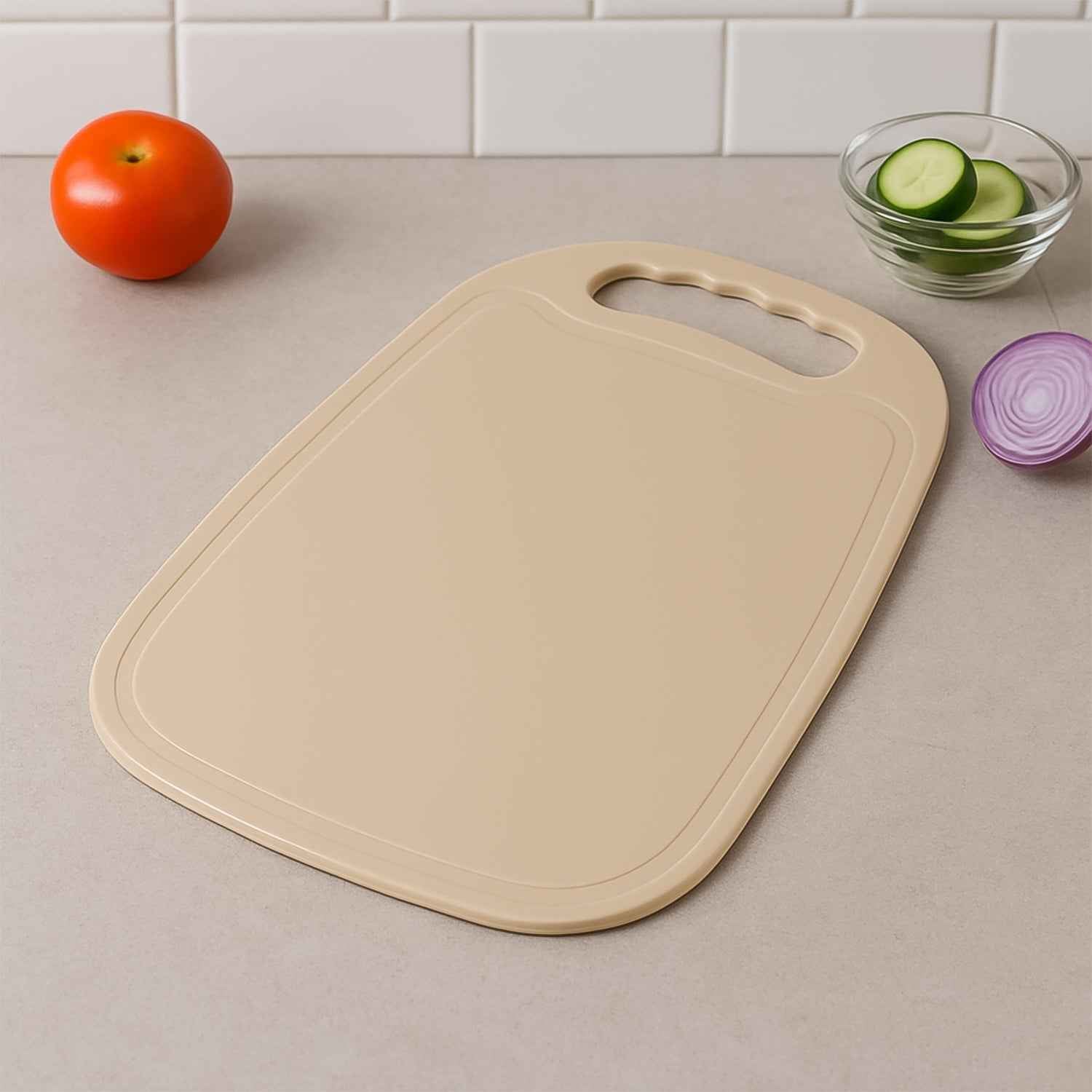 Plastic chopping board 34x23 cm with handle on kitchen counter