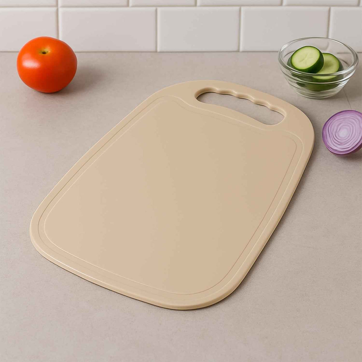 Plastic chopping board 34x23 cm with handle on kitchen counter