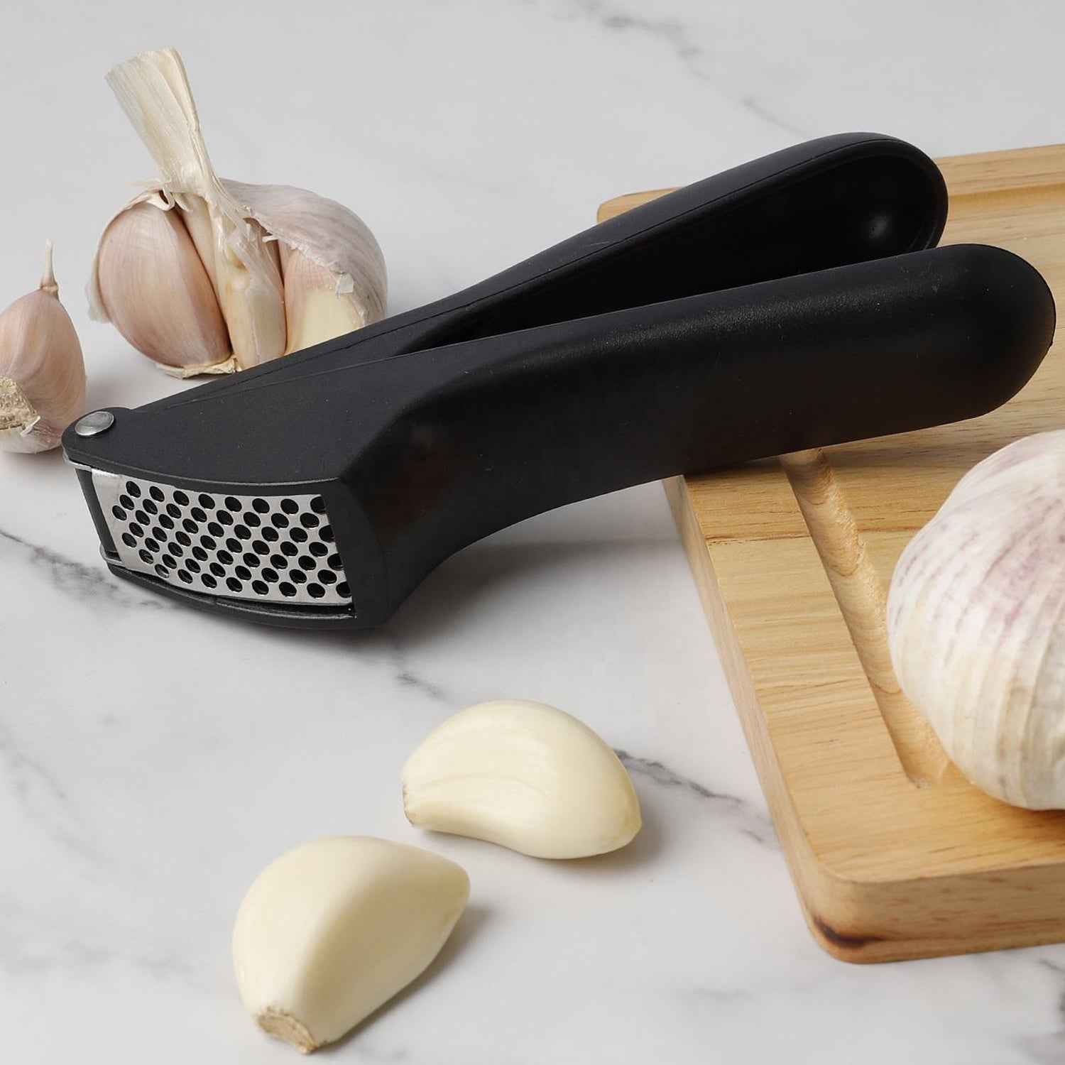 Garlic Press – Effortless Manual Garlic Crushing Tool