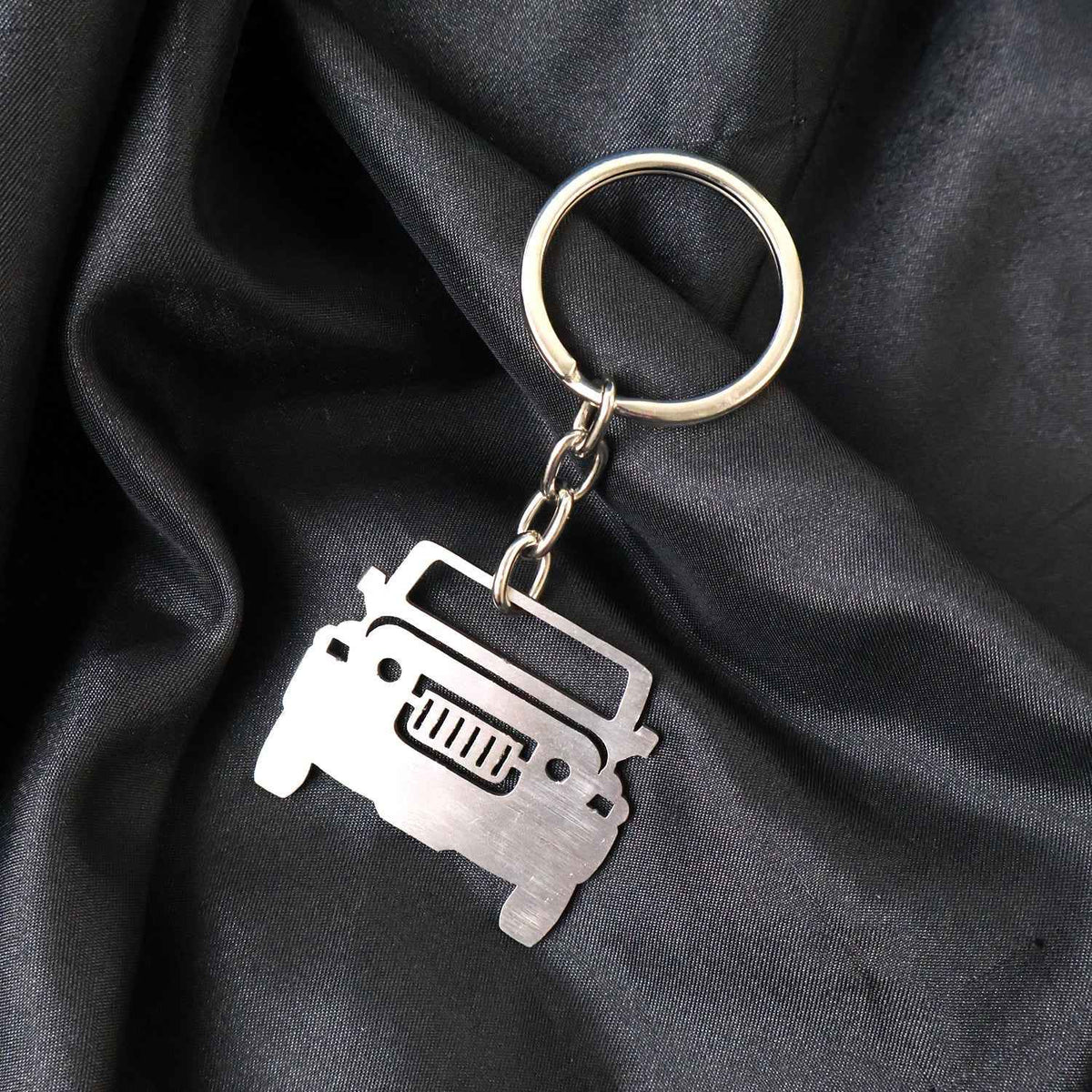 Metal Jeep Shape Keychain – Durable Stainless Steel Accessory