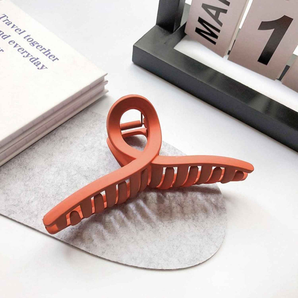 Hair Claw Clips – Strong Non-Slip Hold for All-Day Styling