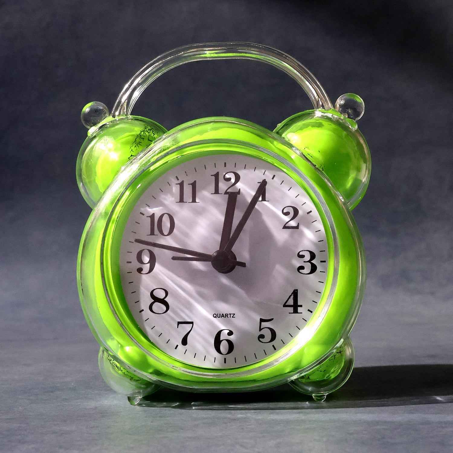 Quartz Analog Alarm Clock – Loud Alarm & Compact Design