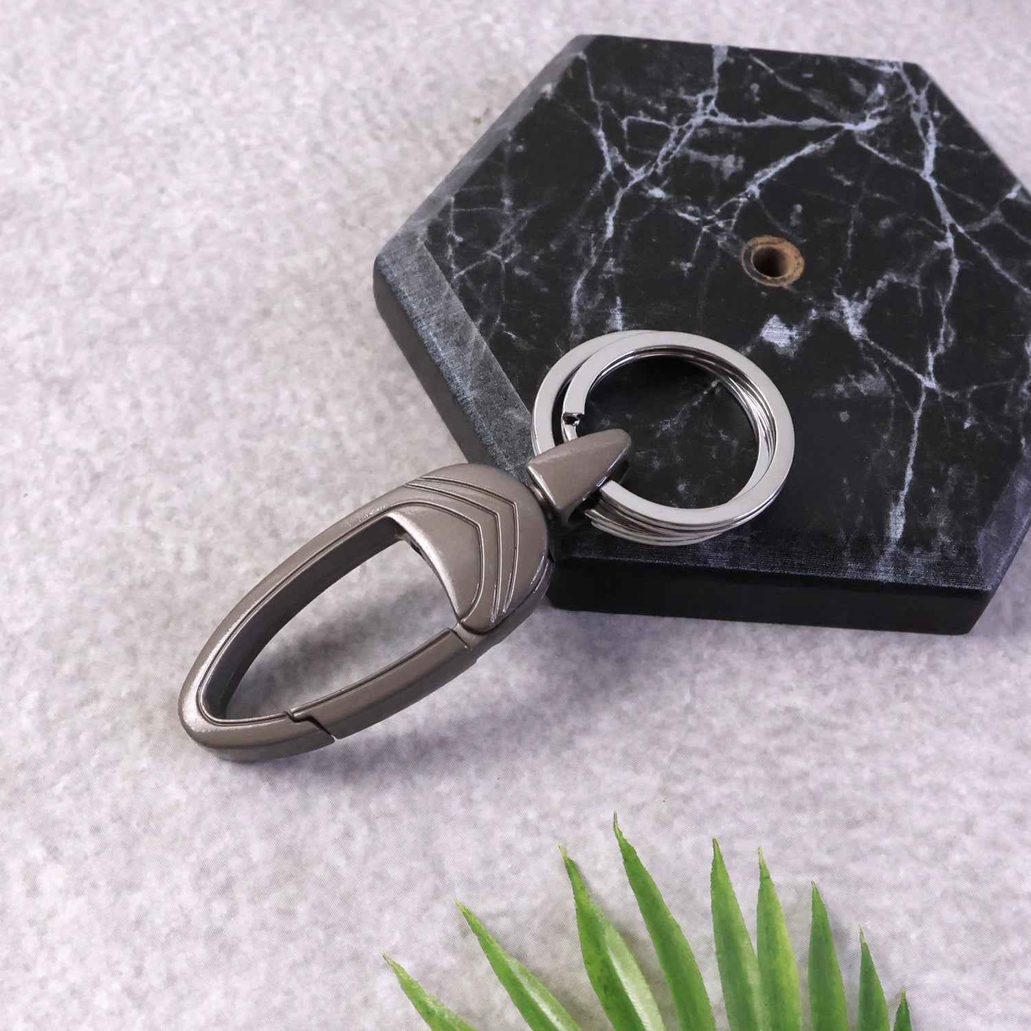 Heavy Duty Metal Carabiner Keychain – Durable & Secure Accessory