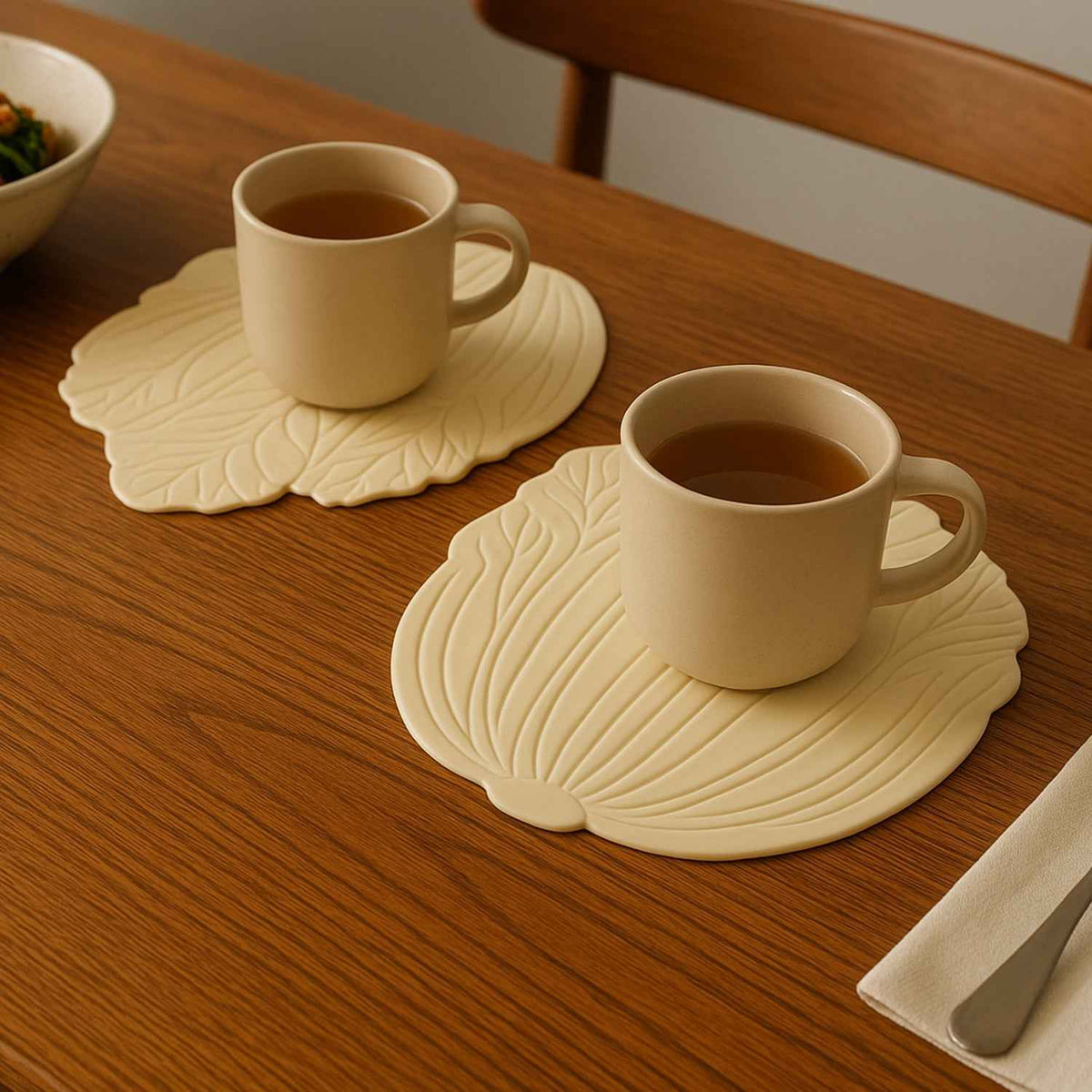 Silicone Leaf Coaster Set – Heat-Resistant & Anti-Slip Protection