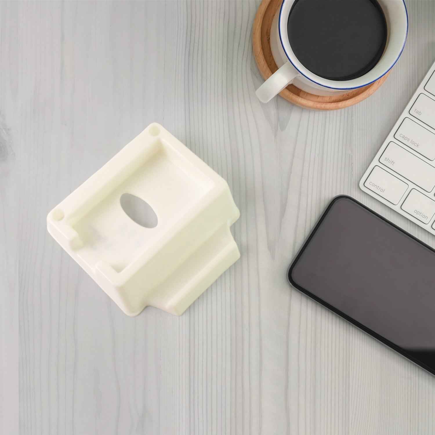 Plastic Mobile Phone Stand Ð Wall Mounted Organizer & Charger