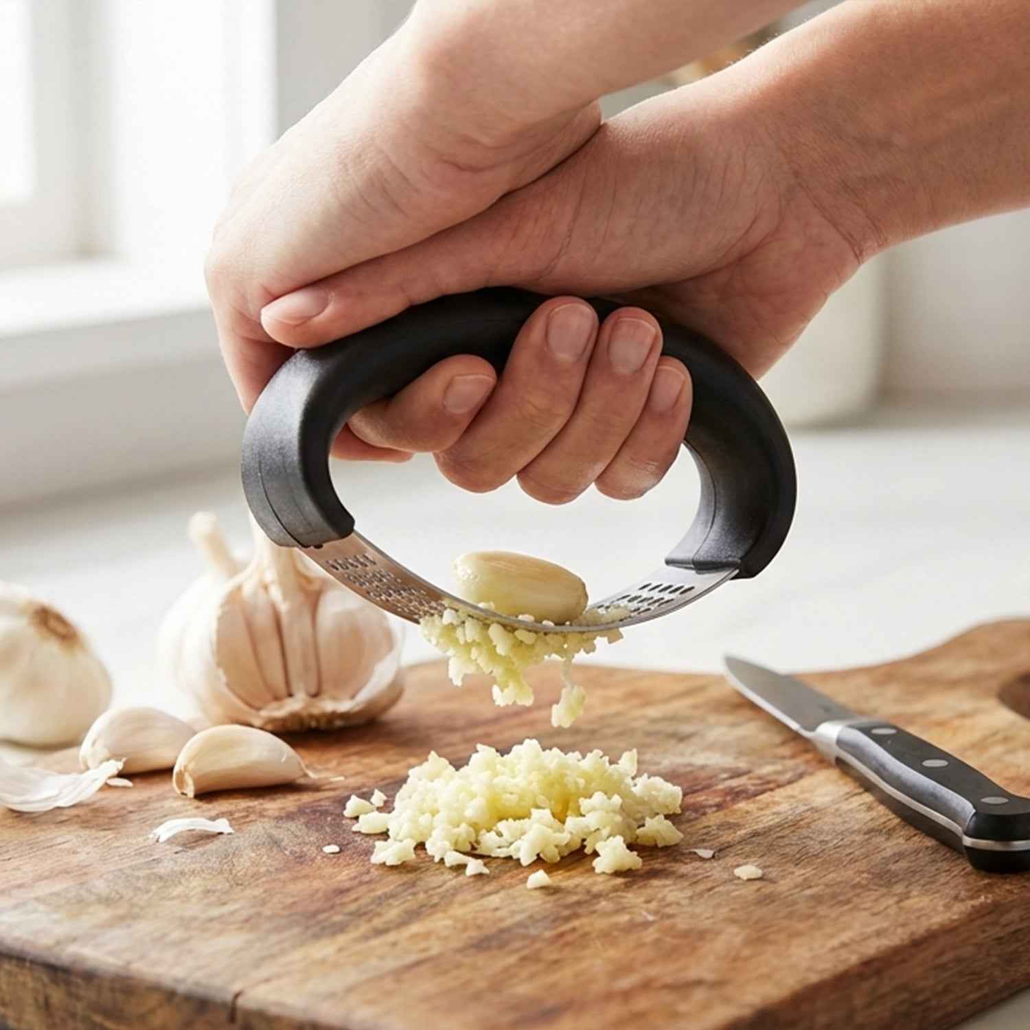 3-in-1 Kitchen Tool Set – Garlic Crusher, Tongs & Silicone Spatula