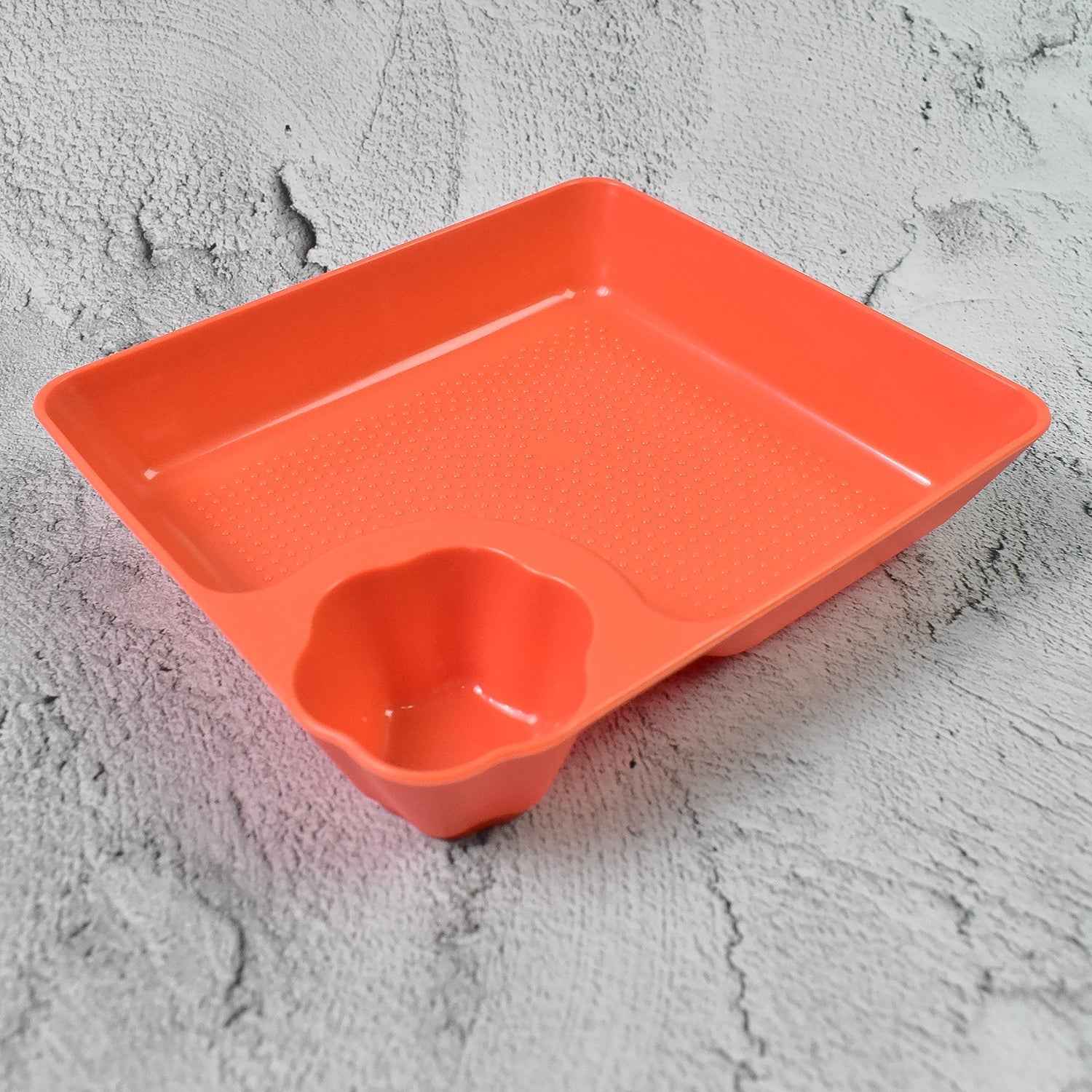 Plastic Plates with Dipping Saucer Ð Perfect for Snacks & Party Serveware