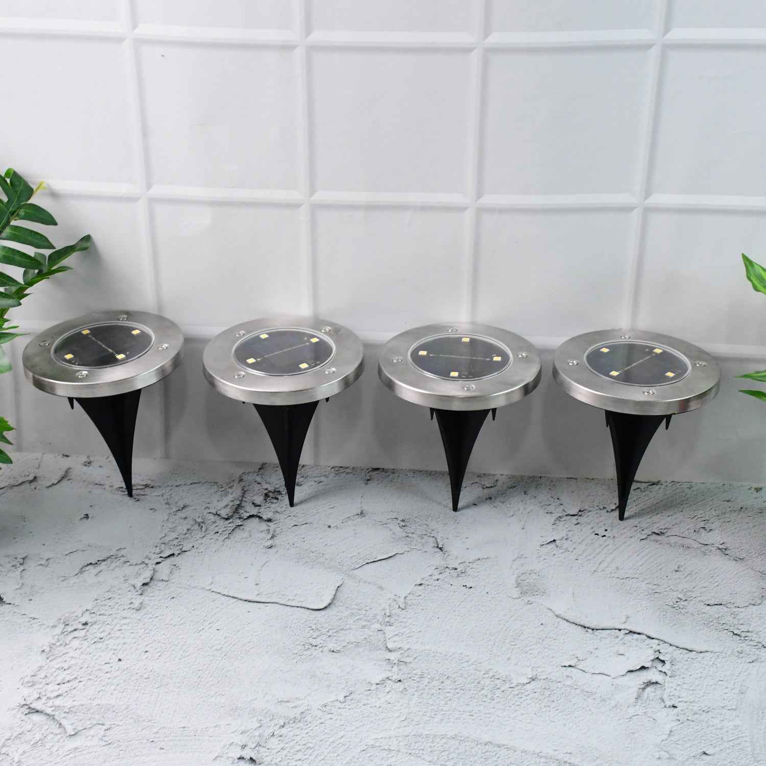 Solar Powered LED Garden Lights – Eco-Friendly Outdoor Pathway Lighting