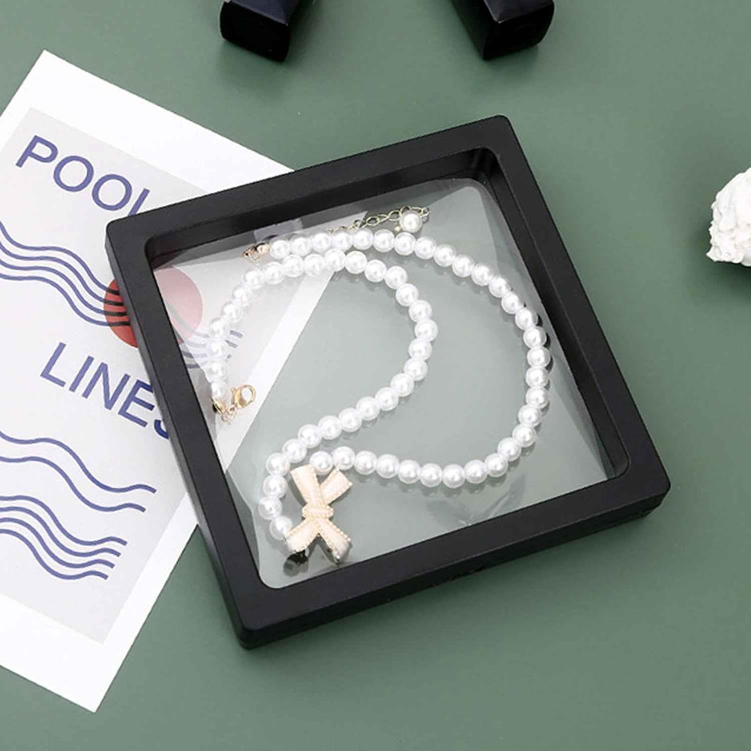 Transparent Jewellery Display Box Ð Floating 3D Effect for Showcasing