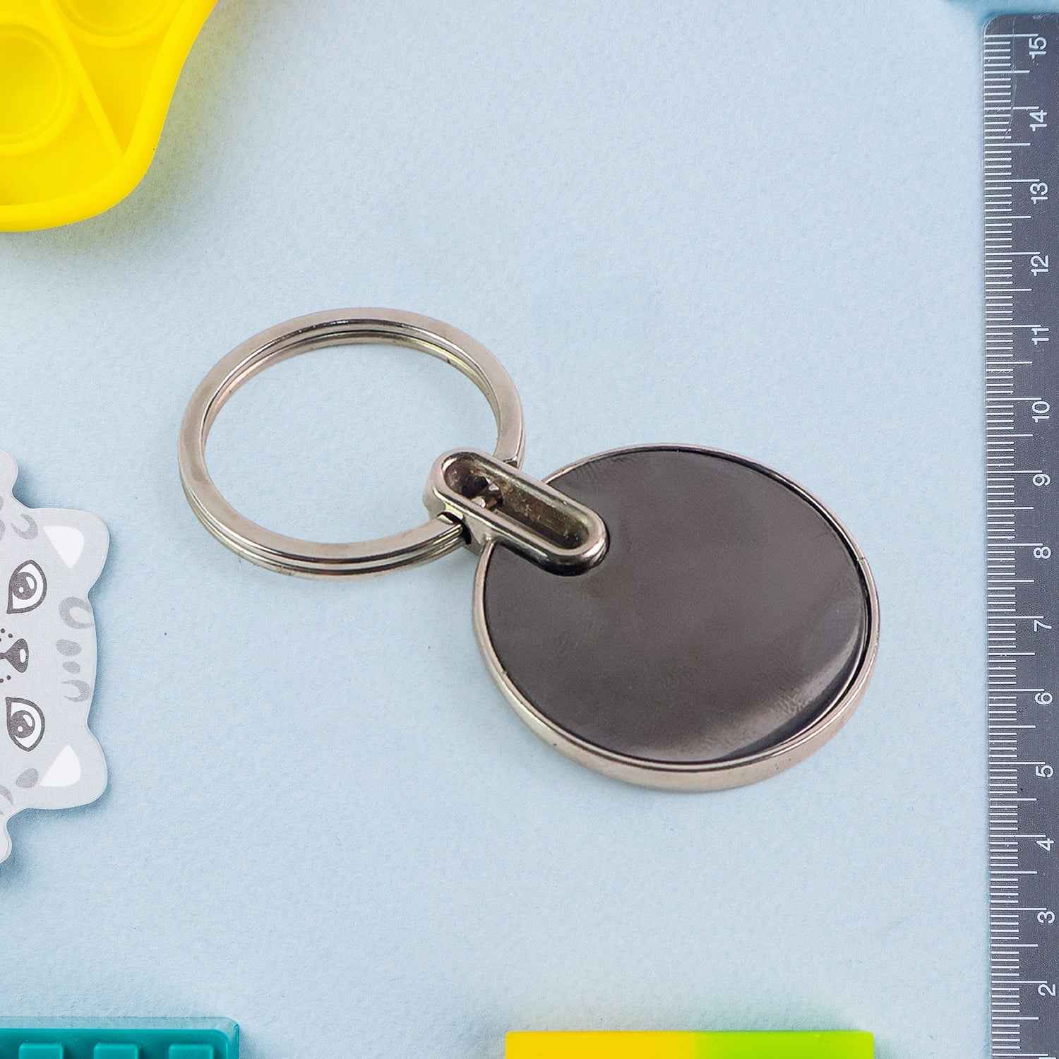 Black Round Metal Keychain – Durable Minimalist Key Organizer