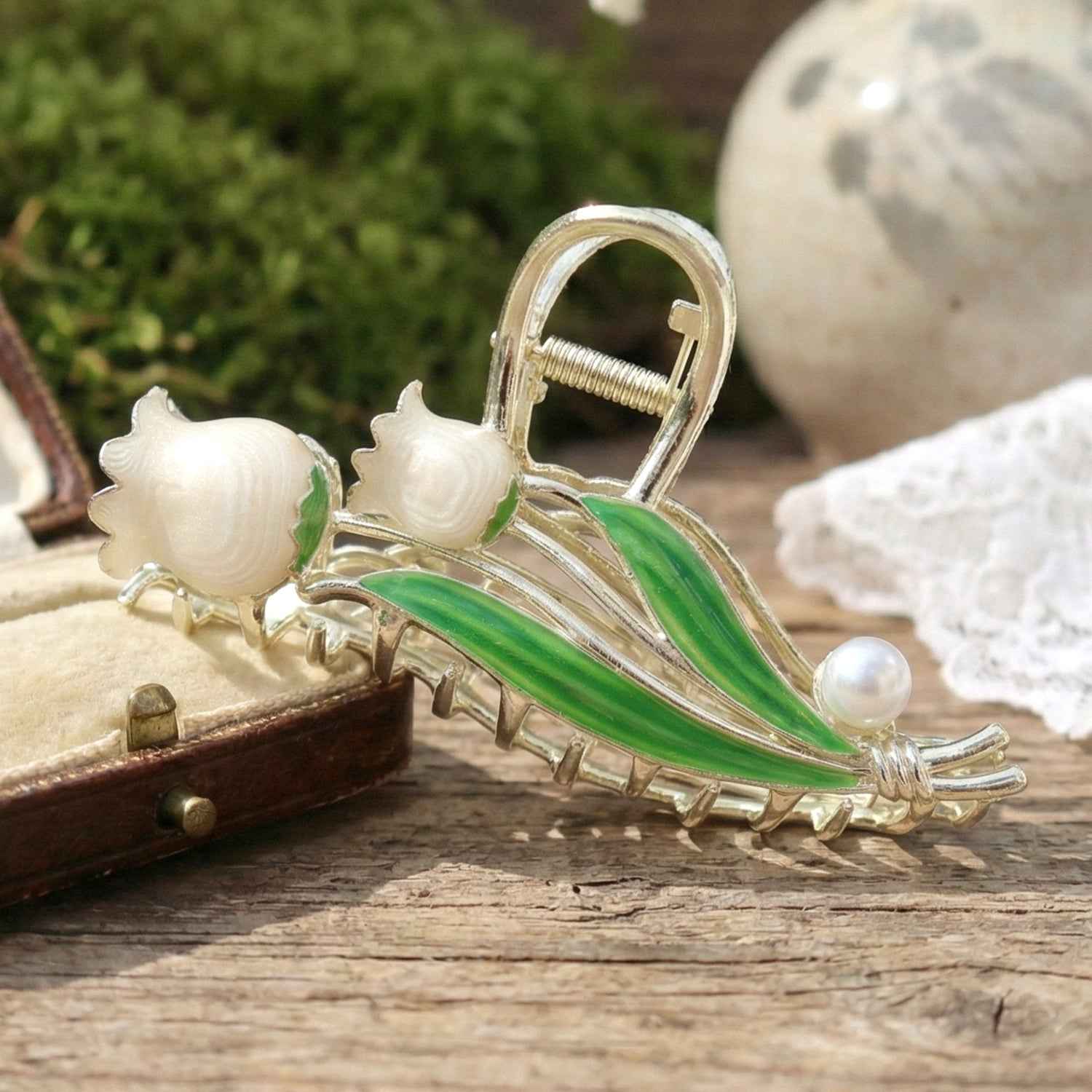 Floral Hair Claw Clip – Elegant Pearl Accent for Secure Hold