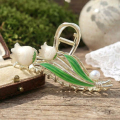 Floral Hair Claw Clip – Elegant Pearl Accent for Secure Hold