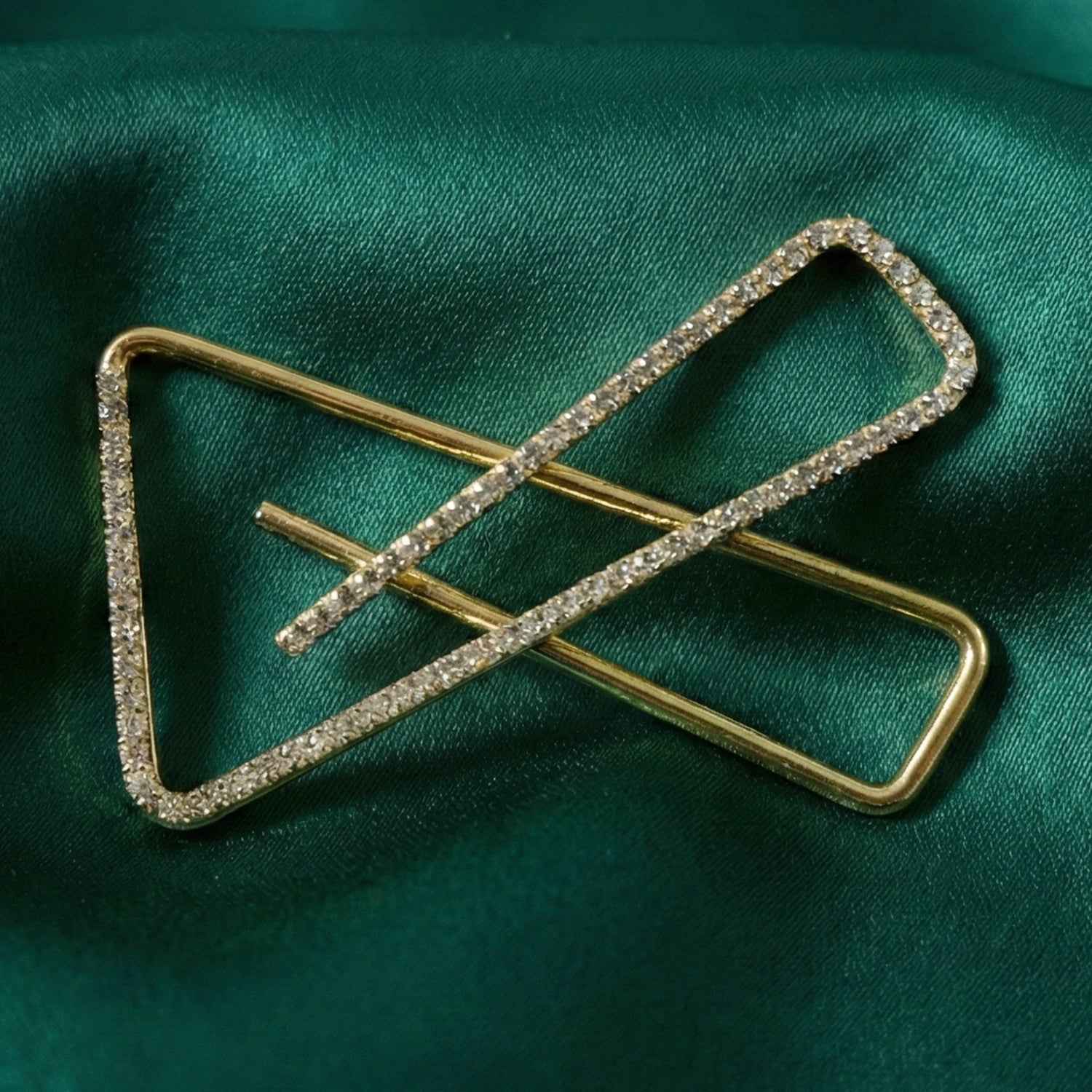 Golden Crystal Triangle Saree Safety Pin – Elegant Fabric Brooch