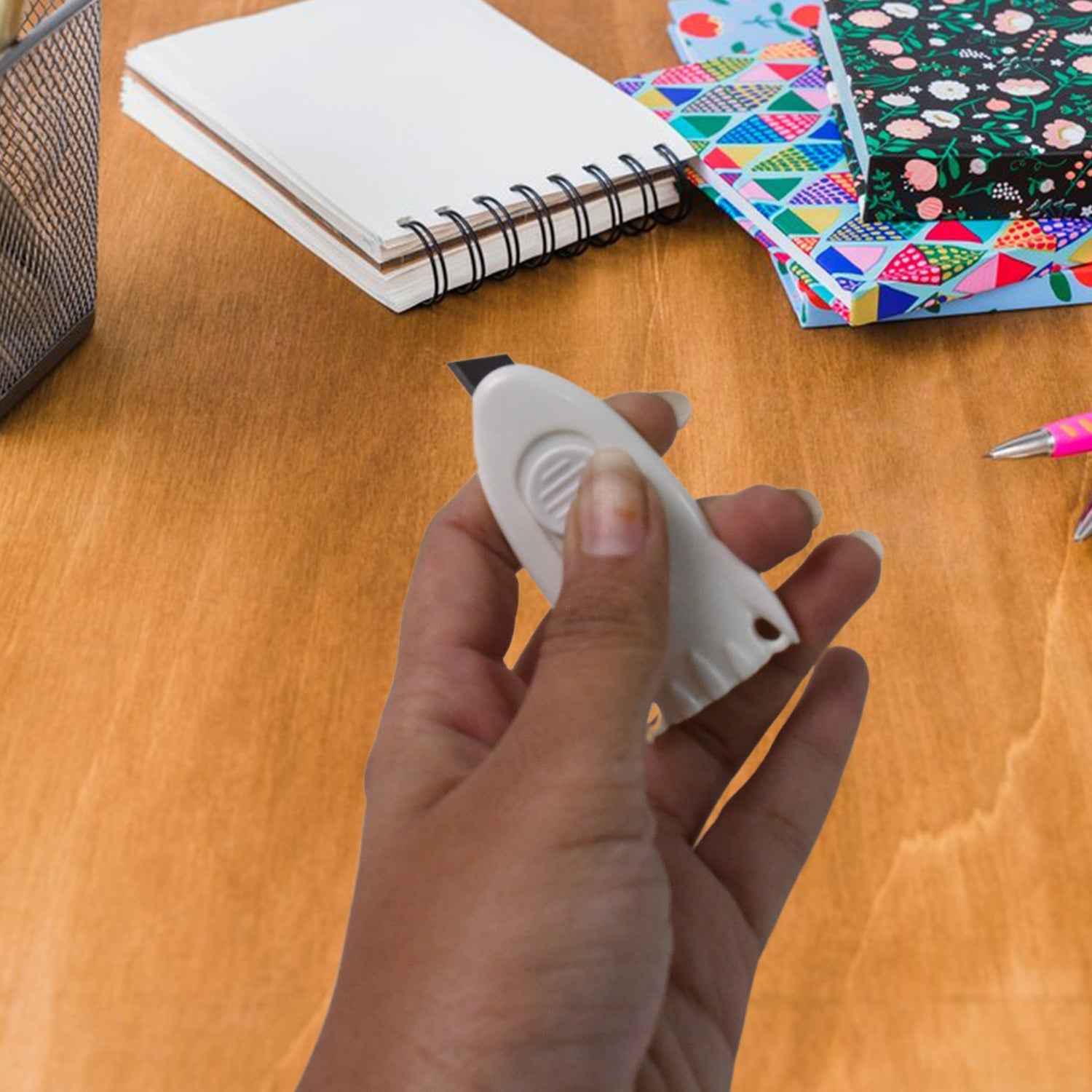 Mini Cloud Box Cutter – Compact Safe Retractable Utility Knife