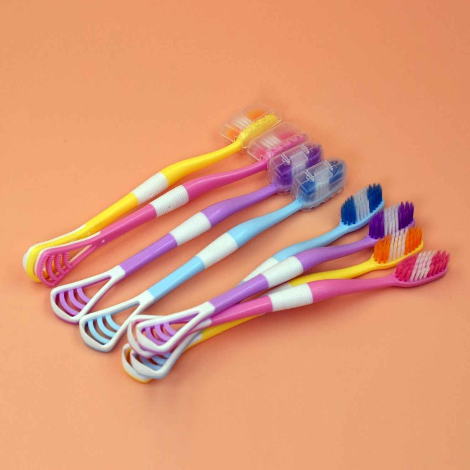 Close-up of the secure clasp on the 2-in-1 toothbrush case.