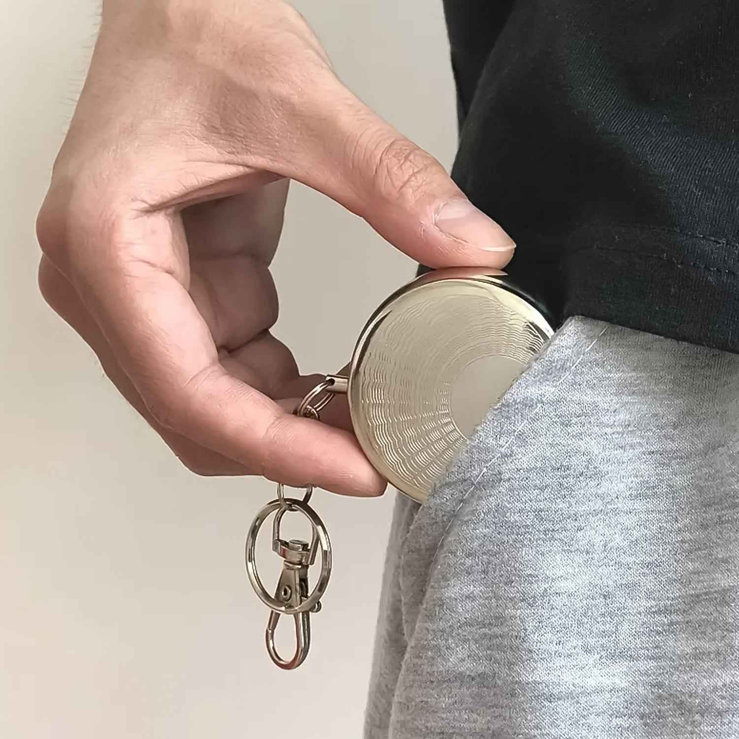 Mini Stainless Steel Ashtray Ð Portable with Secure Lid for Travel