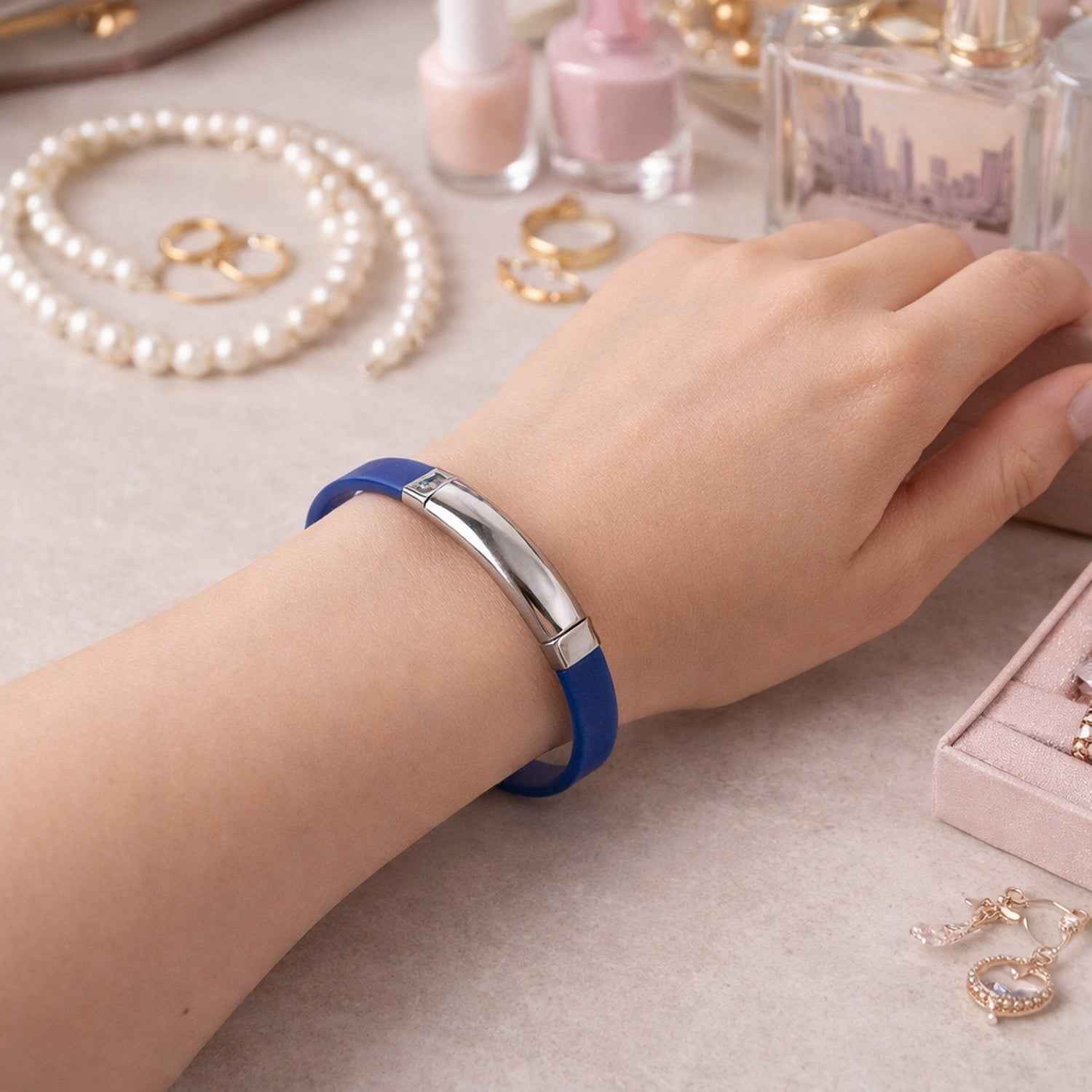 Premium Fancy Wrist Bracelet – Stylish Silicone Metal Design