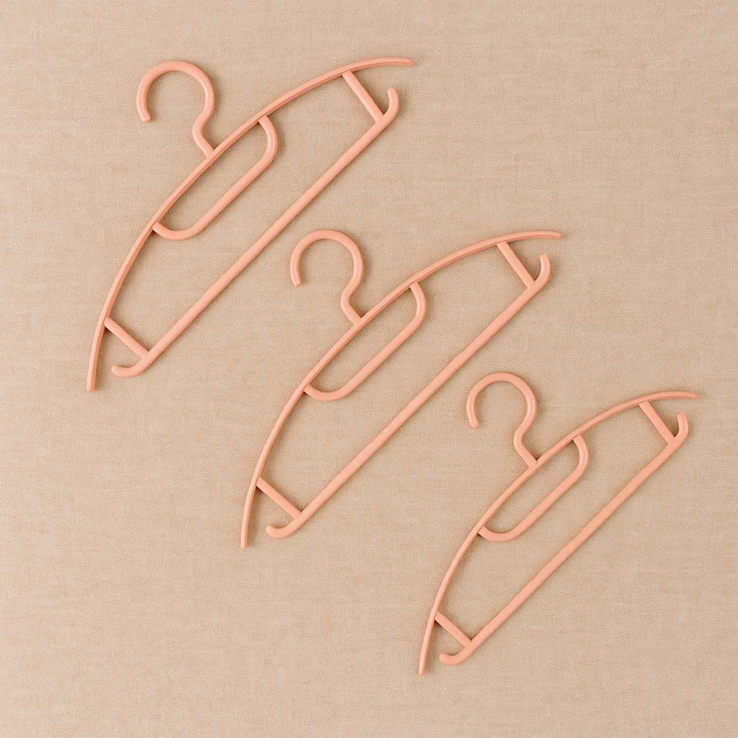 Plastic Cloth Hangers – Set of 6 Durable Non-Slip Wardrobe Organizers