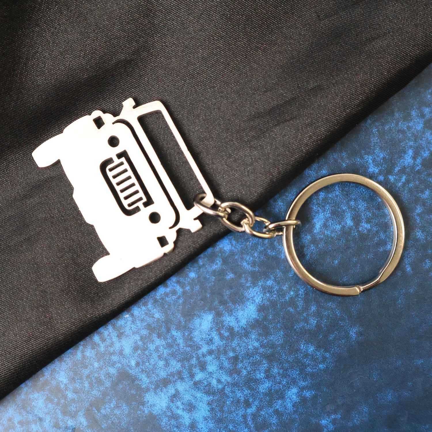 Metal Jeep Shape Keychain – Durable Stainless Steel Accessory