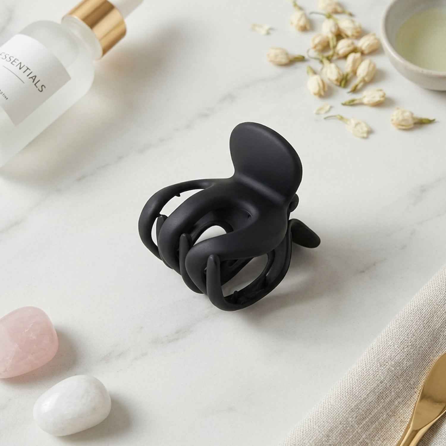 Hair Claw Clip – Strong Grip & Elegant Matte Finish