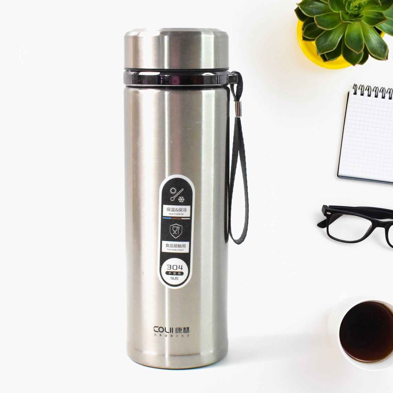 Wide mouth design of the insulated water bottle, ideal for ice cubes and easy cleaning.