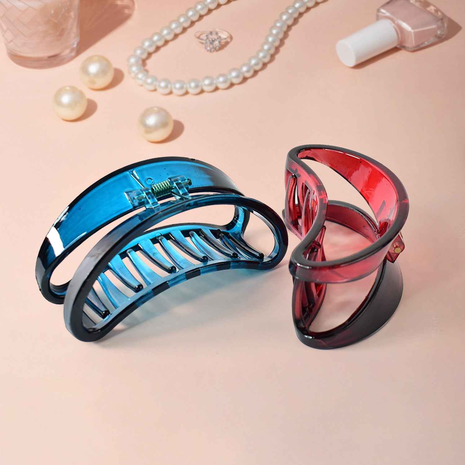 Lightweight durable plastic claw clip perfect for all hair lengths and textures.