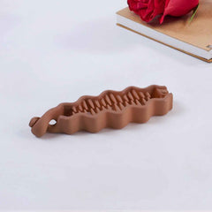 Strong hold plastic claw clip suitable for women's hairstyles