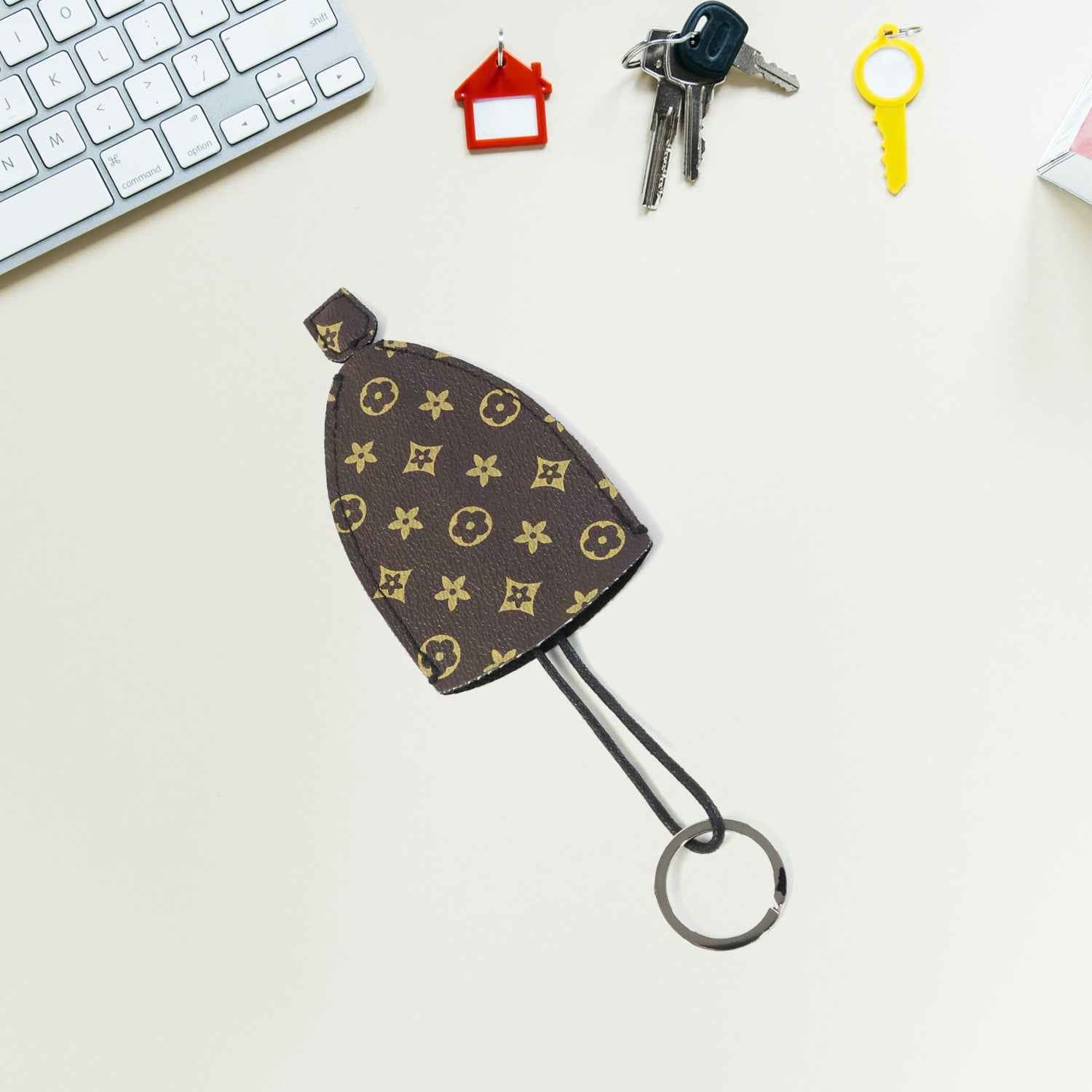 Designer-Style Keyholder – Secure Ring & Stylish Strap