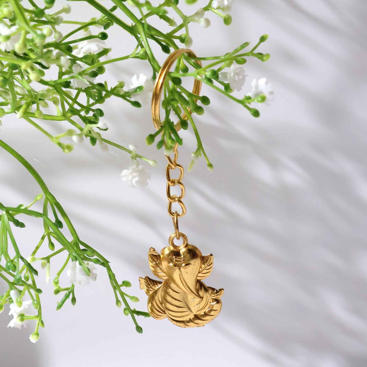 Ganesh Keychain – Durable Golden Leaf Design Accessory