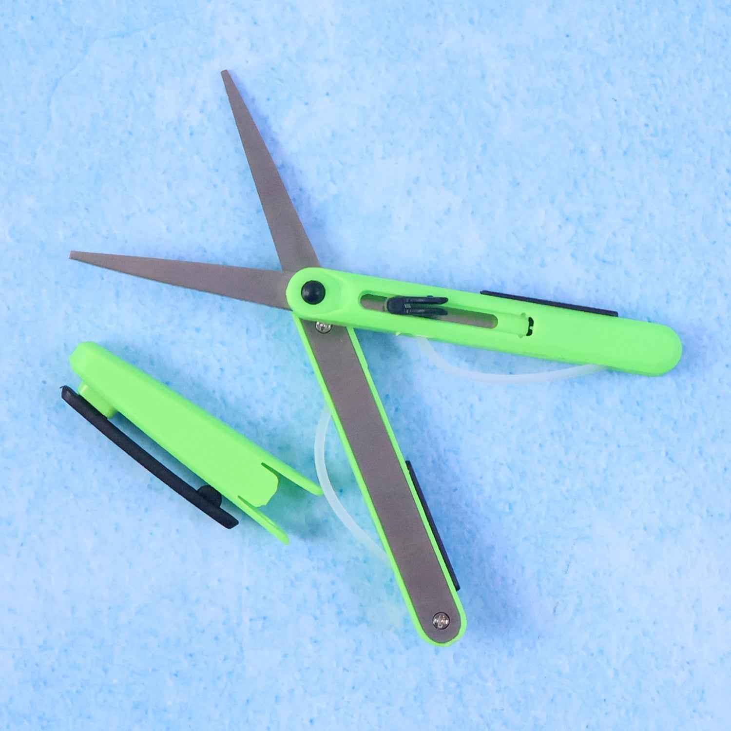Pen Scissors – Compact & Portable Cutters | FERVENT