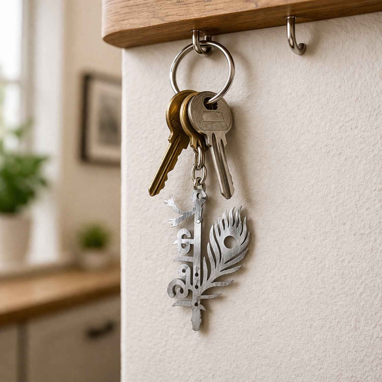 Kanha Metal Keychain – Elegant Lord Krishna Design for Daily Use