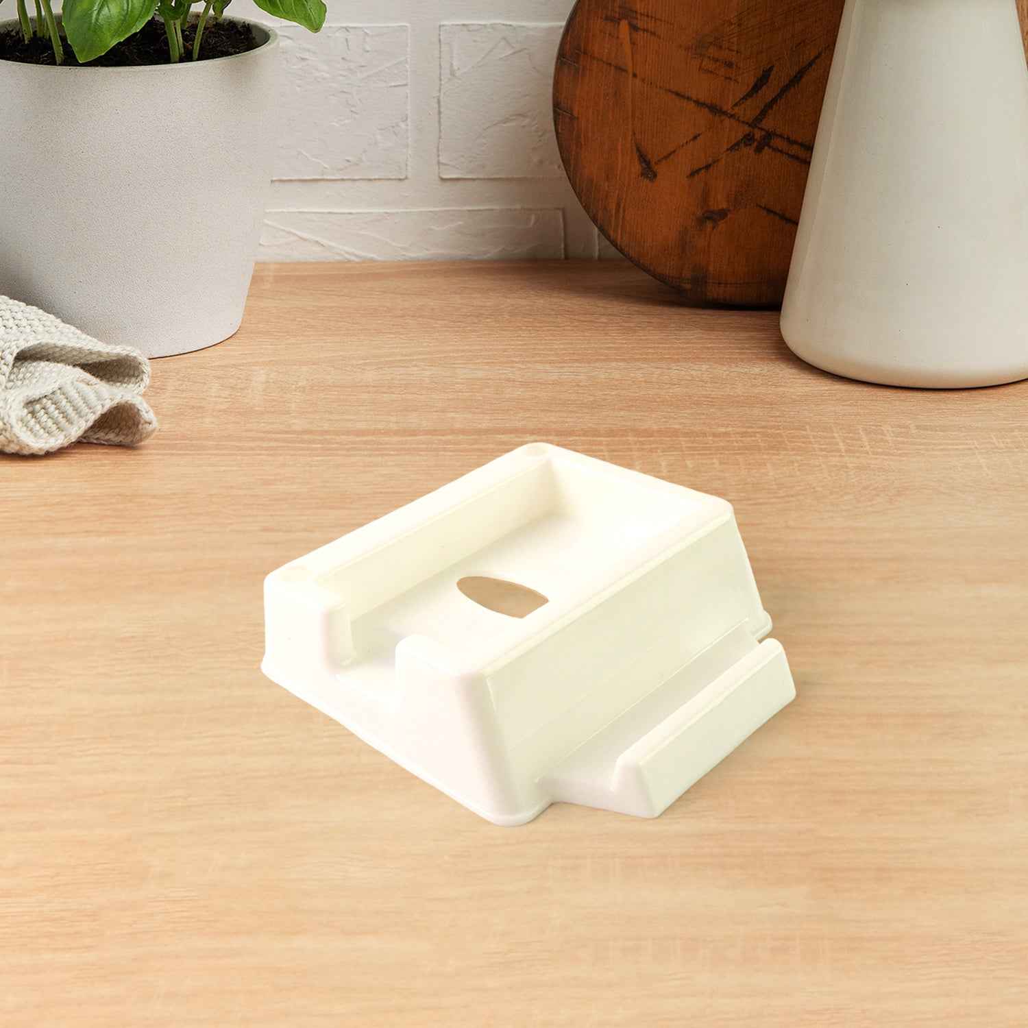 Plastic Mobile Phone Stand Ð Wall Mounted Organizer & Charger