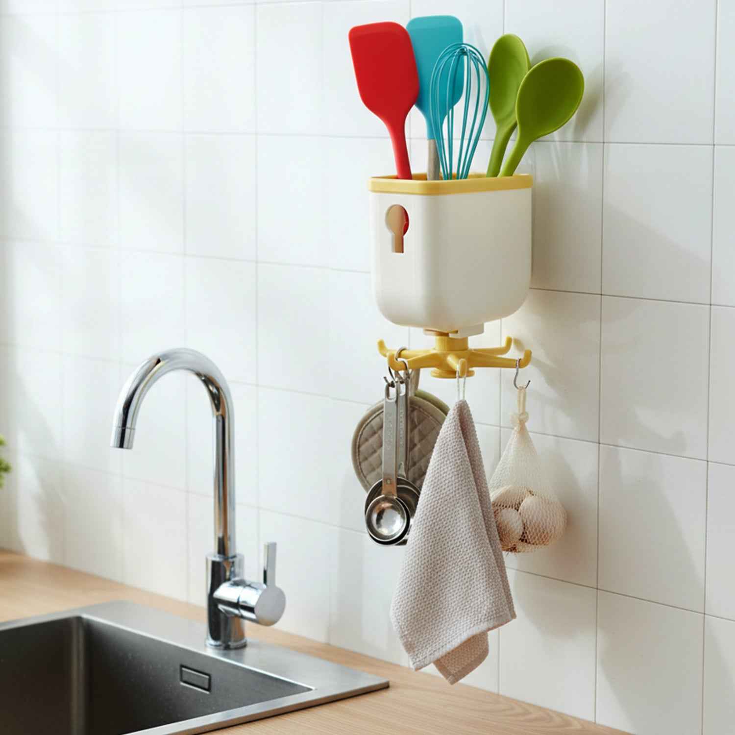 360° Rotating Sticky Wall Hook – Heavy Duty & Multipurpose