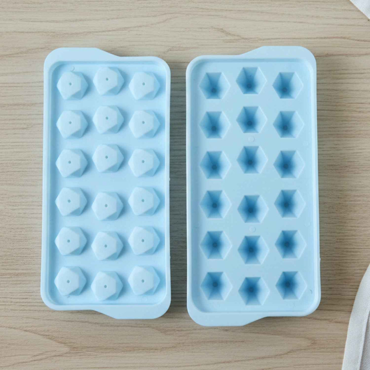 Plastic Ice Cube Tray – Multiple Ice Cubes for Quick Freezing