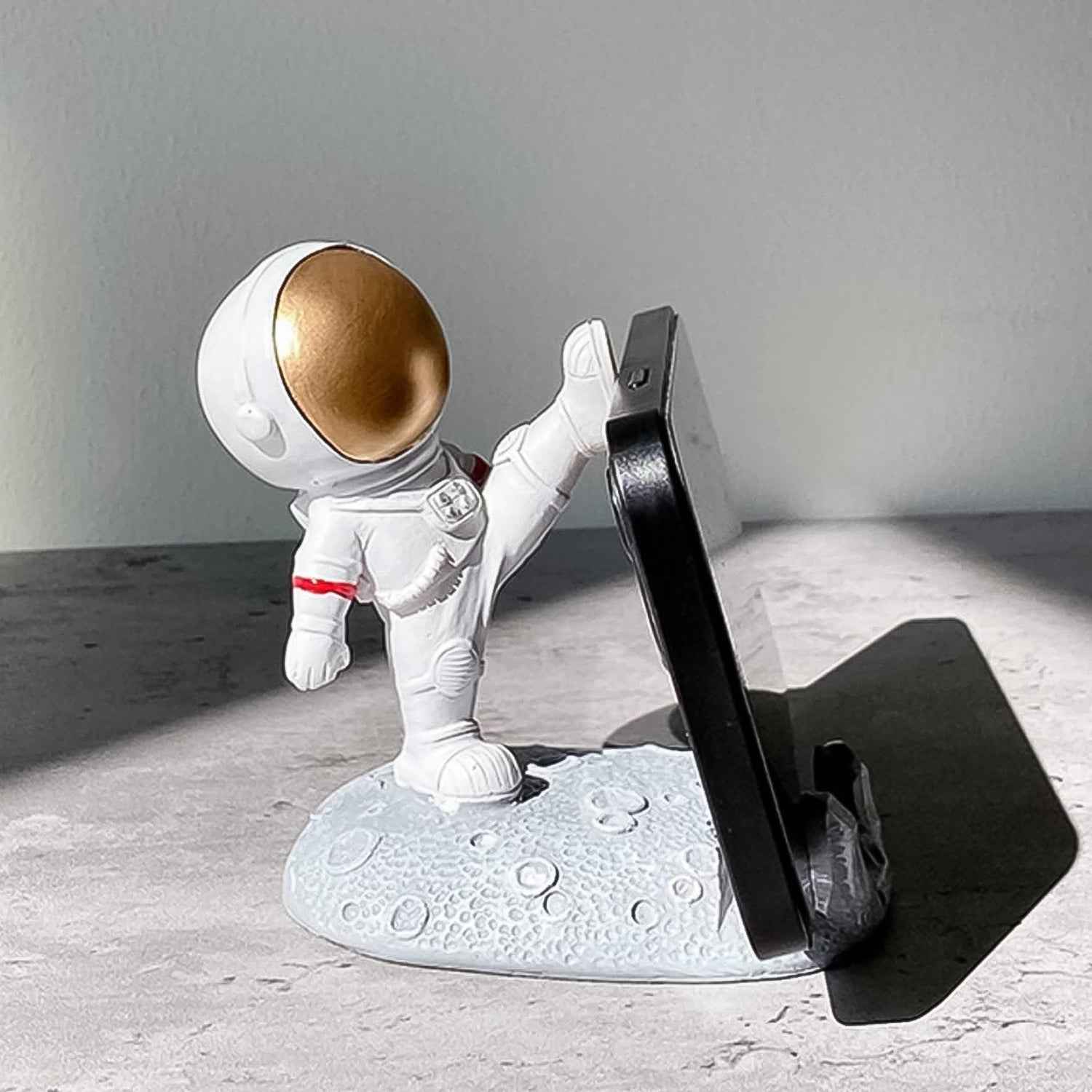 Astronaut Phone Holder – 3D Spaceman Design, Resin | PHOBIA