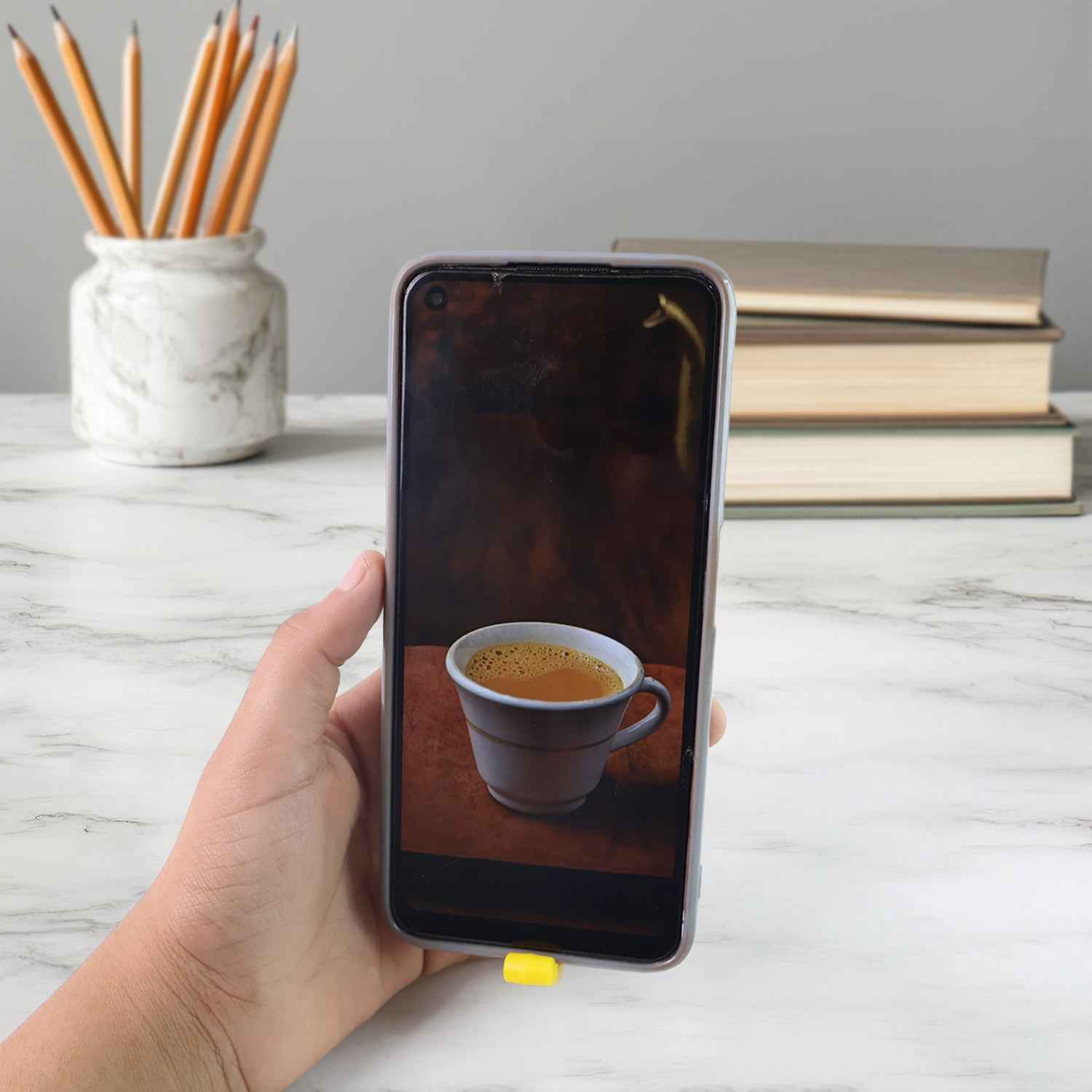 Dual-Finger Mobile Stand Keyring – Lightweight 2-in-1 Phone Holder
