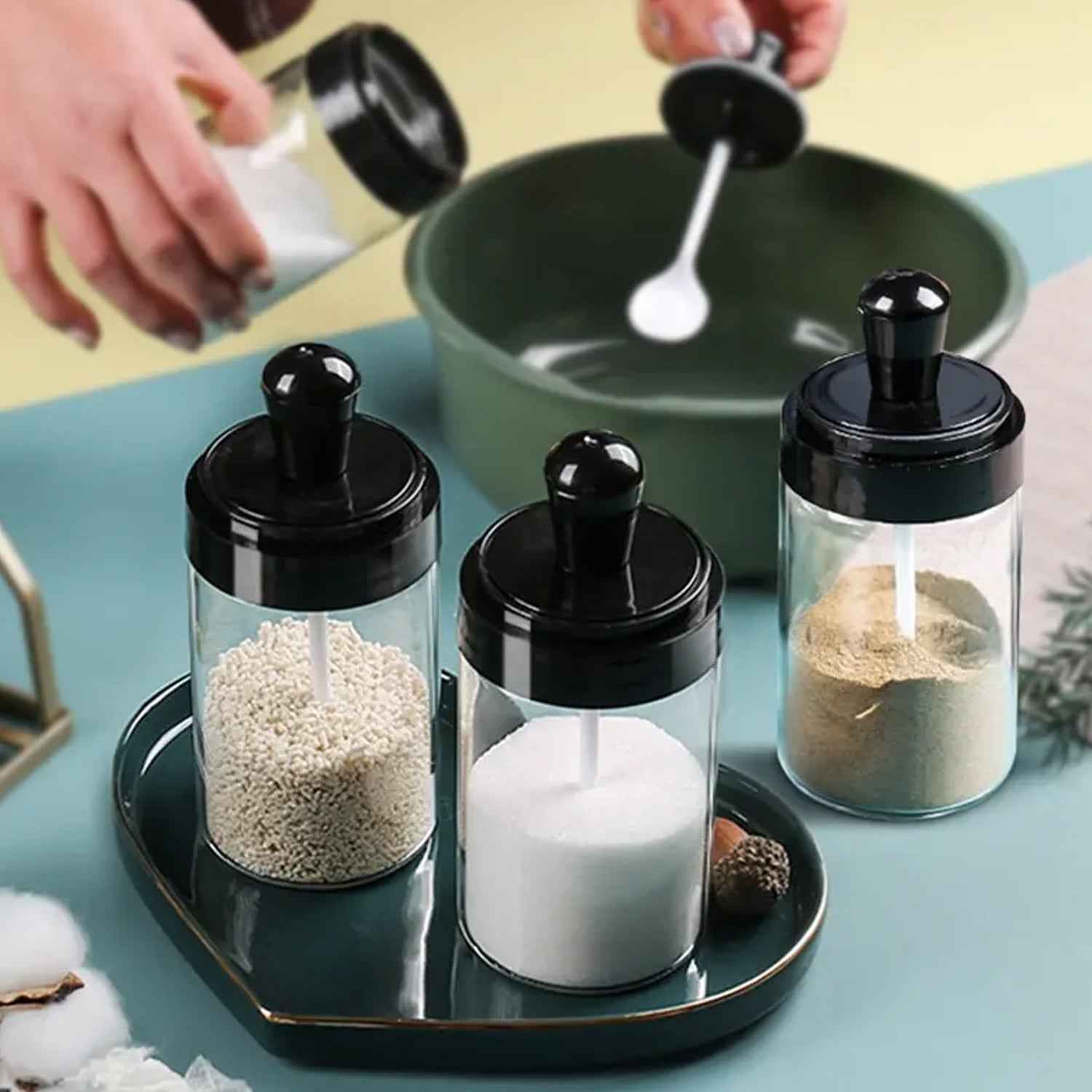 Glass Spice Jar – Attached Spoon & Leakproof Lid | Tidy Table