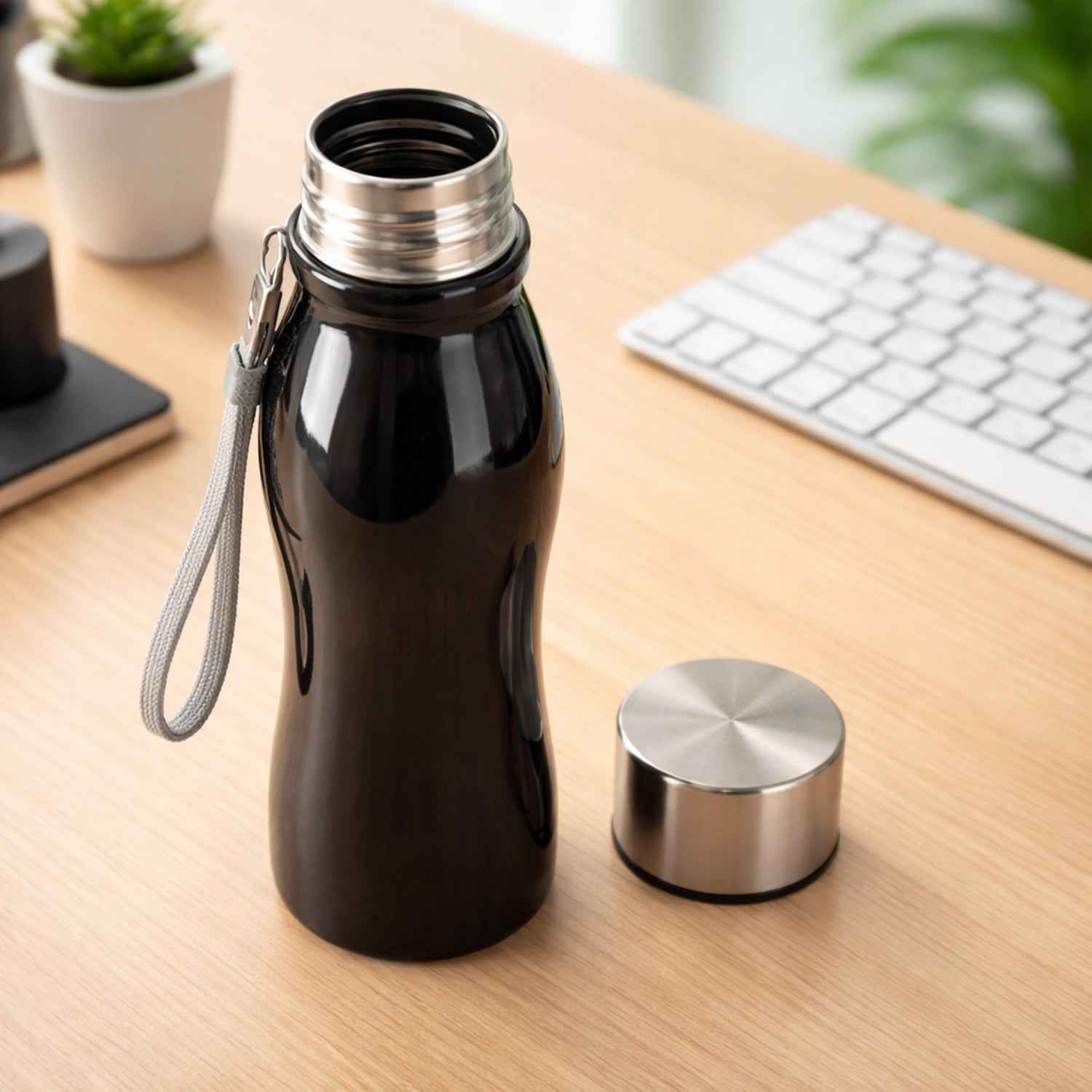 Stainless Steel Water Bottle – 600ml Leakproof with Carry Strap