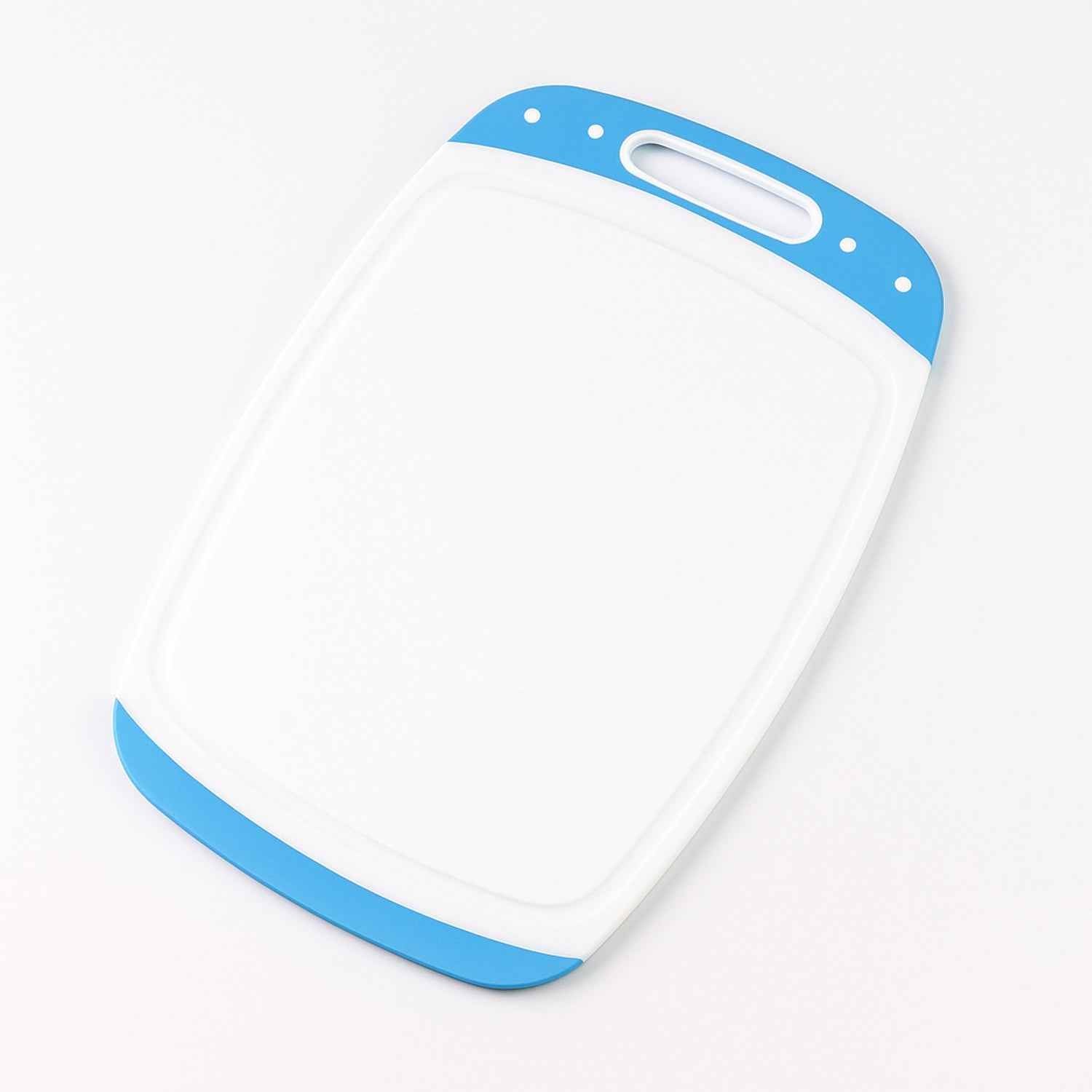 Clean and ready-to-use plastic chopping board, an essential for any modern kitchen.